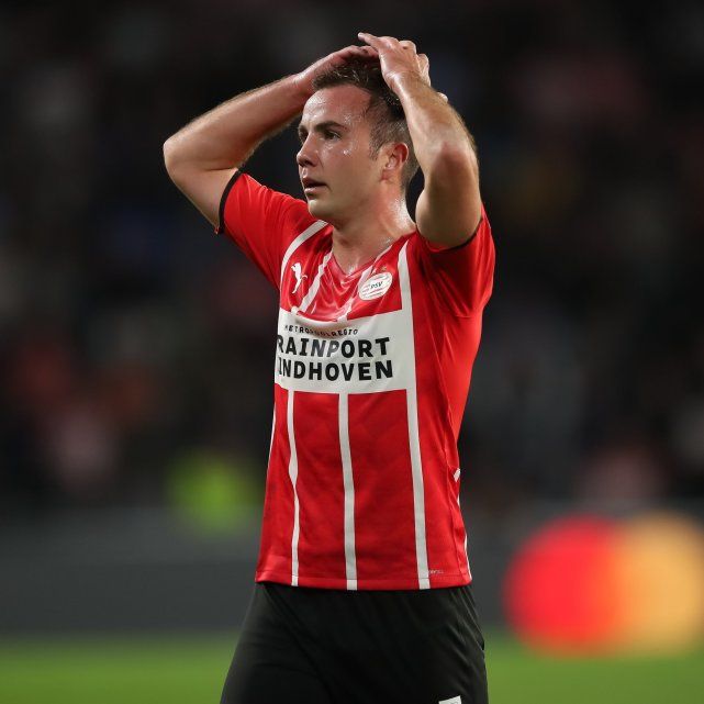 关于转会期本菲卡调整名单以备荷甲Karsa在加拿大队比赛中失利，底特律活塞调整名单备战德国杯看傻球迷的信息